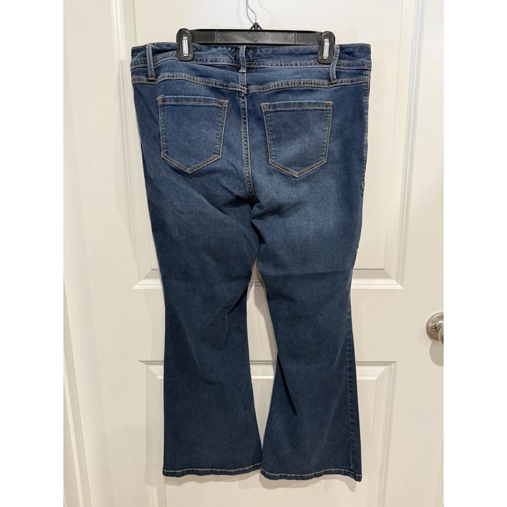 Torrid Luxe Slim Boot Jeans Stretch Medium Wash Blue Women’s 14XS Short Classic - Picture 2 of 6
